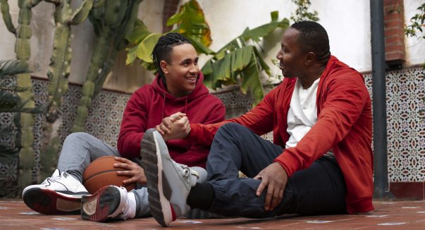 full-shot-friends-spending-time-outdoors